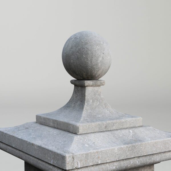 Ornamenti Piazza Fountain ball finial in carved stone