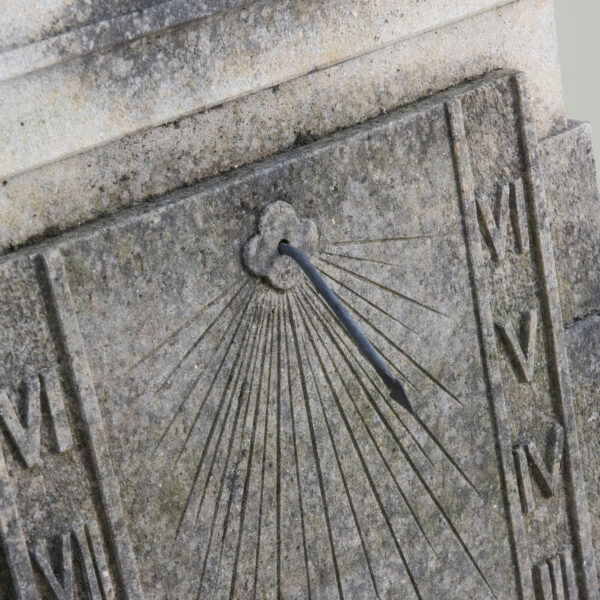 Ornamenti Apollo Wall Sundial gnomon detail