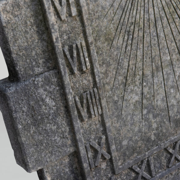 Ornamenti Apollo Wall Sundial detail